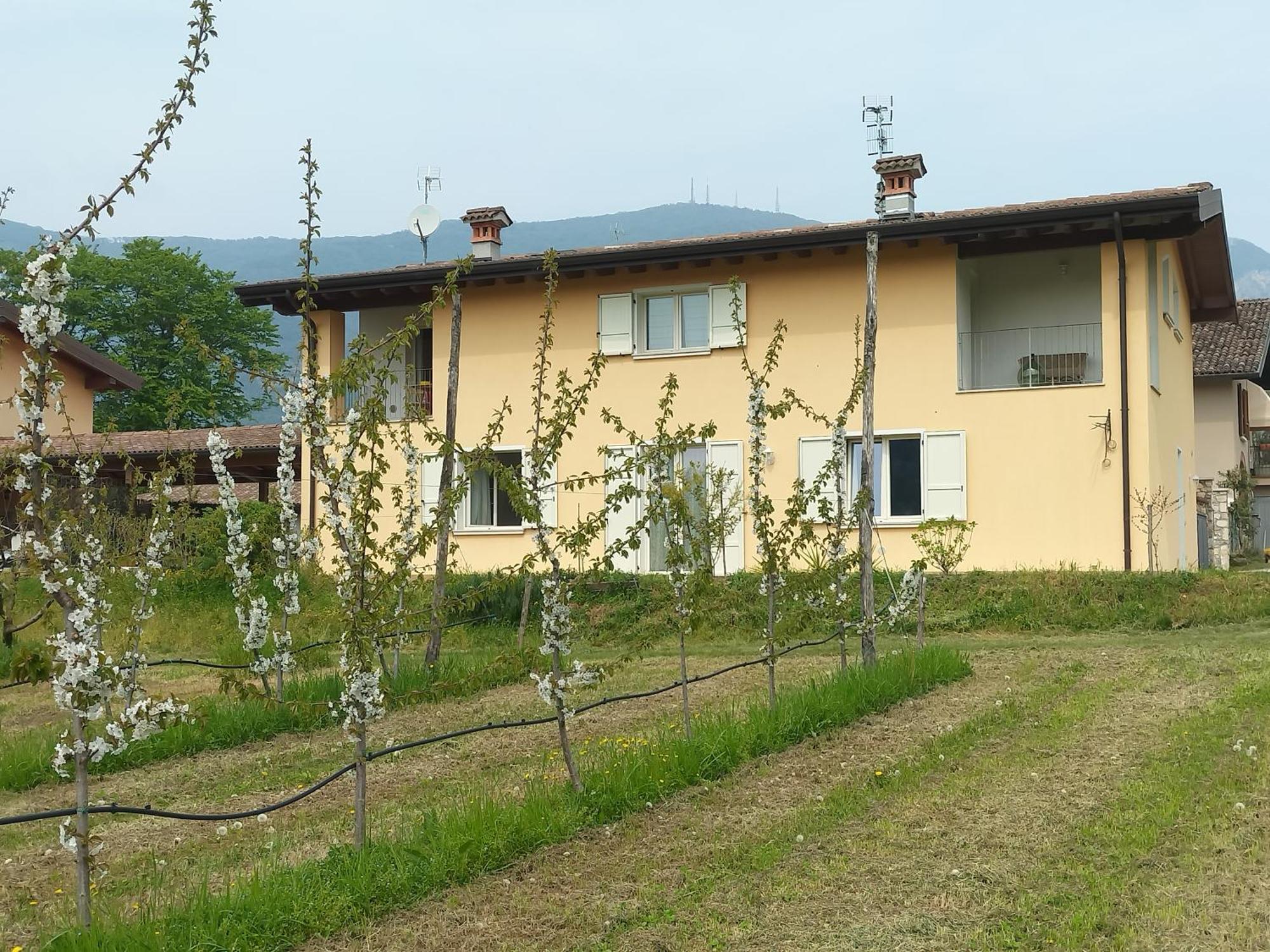 Cascina Legnago Trilocale A 6 Chilometri Da Salo' Apartment Villanuova sul clisi Bagian luar foto
